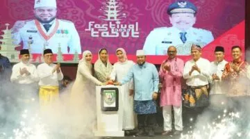 Konsul Jenderal India di Medan, H.E. Mr. Ravi Shanker Goel saat puncak perayaan Tabut Bengkulu 2025