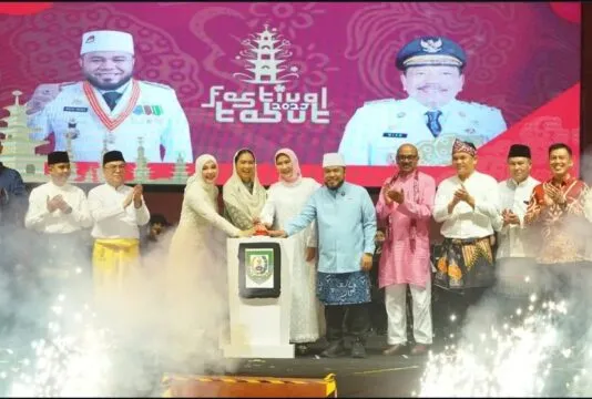 Konsul Jenderal India di Medan, H.E. Mr. Ravi Shanker Goel saat puncak perayaan Tabut Bengkulu 2025