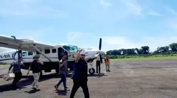 Gubernur Bengkulu Helmi Hasan saat tiba di Enggano