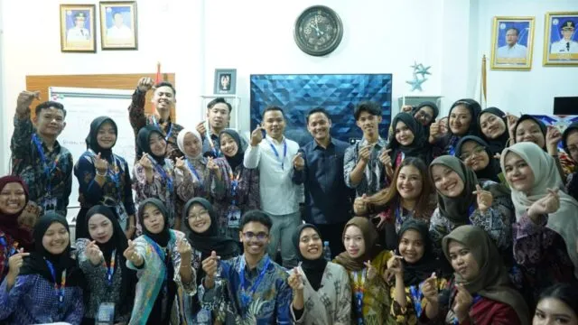 Riyan Hidayat dari Asosiasi Bupati se-Indonesia Berikan Materi Public Speaking dan Kepemimpinan di SDMI Batch 4