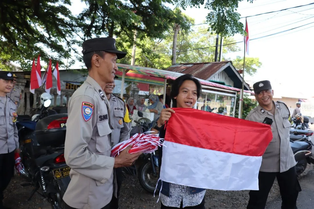 Belum Pasang Bendera, Warga Didatangi Polisi