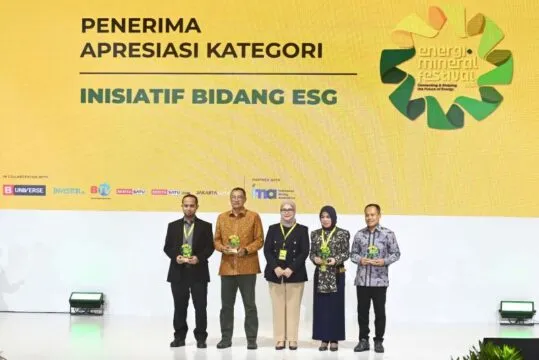 Energi dan Mineral Festival 2025 oleh Kementerian Energi dan Sumber Daya Mineral (ESDM) bersama B Universe pada kategori Inisiatif Bidang ESG.