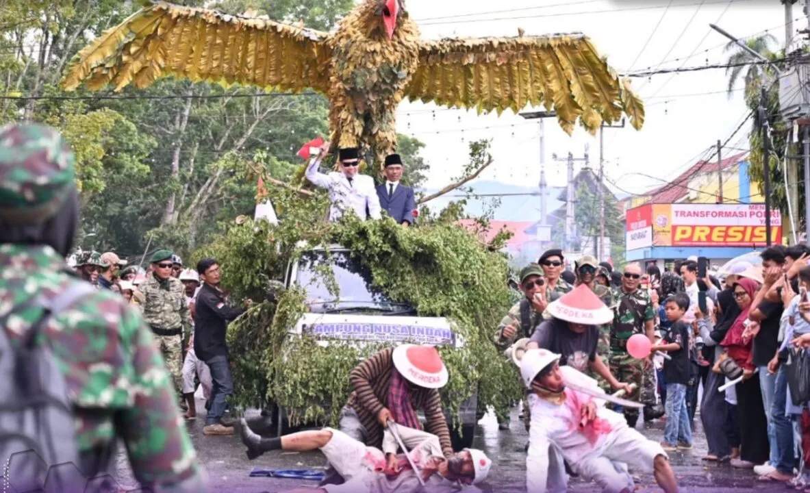 HUT RI Ke-80 di Pagar Alam: Karnaval Budaya Penuh Warna, Gaun dari Sampah Hingga Air Mata