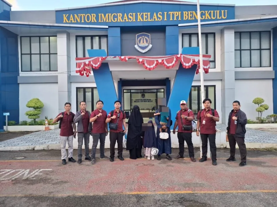 Kantor Imigrasi Kelas I TPI Bengkulu Deportasi 5 Warga Negara India yang Overstay