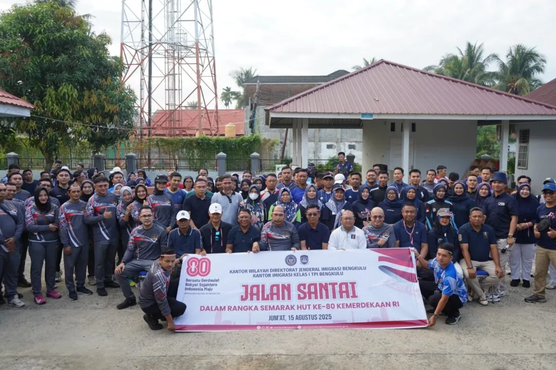 Kantor Imigrasi Kelas I TPI Bengkulu Ikuti Fun Walk Peringati HUT ke-80 Kemerdekaan RI