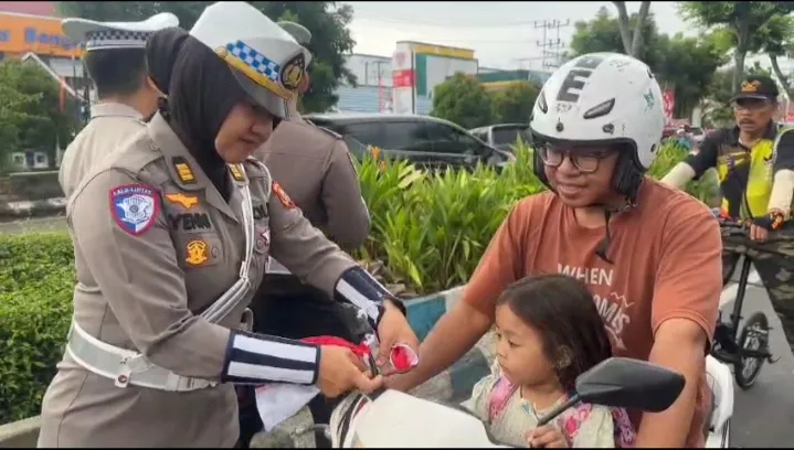 Ribuan Bendera Hiasi Kendaraan di Bengkulu, Aksi Ditlantas Polda Curi Perhatian