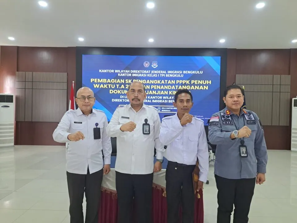 Kakanim Bengkulu Hadiri Penyerahan SK dan Beri Penghargaan kepada PPPK Penuh Waktu Tahun Anggaran 2024