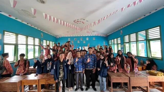 Mahasiswa Sosiologi Unib Ajak Siswa SMPN 25 Bengkulu Cegah Perkawinan Anak