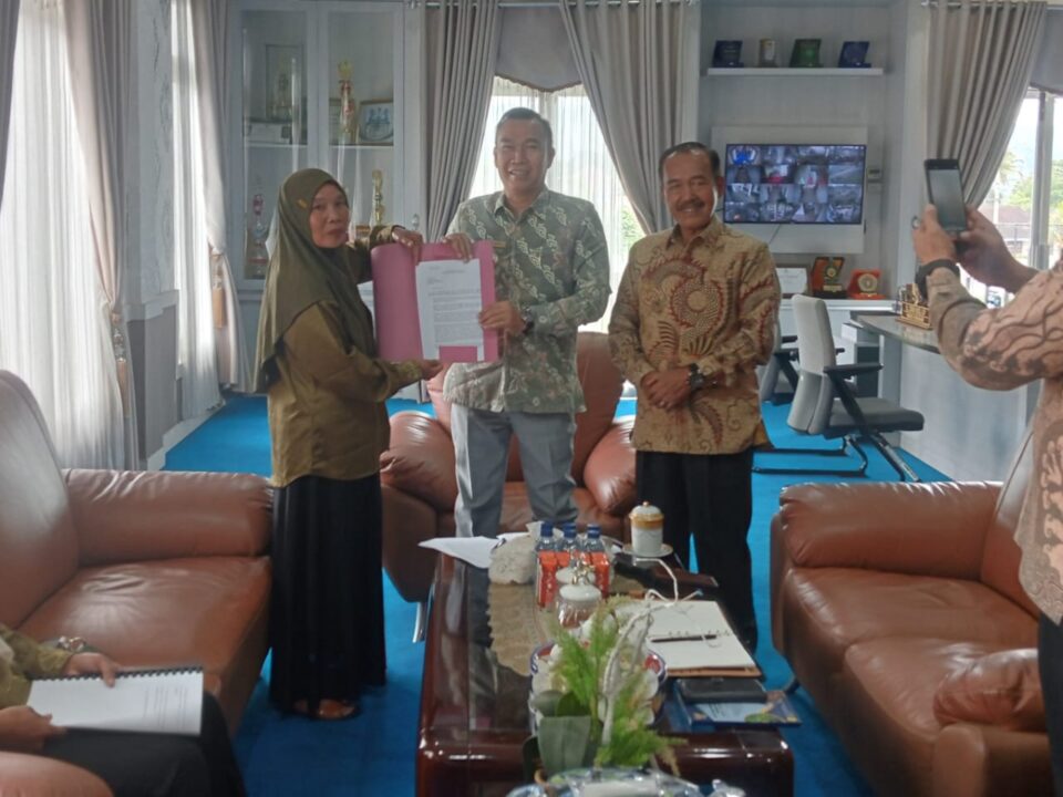 Bupati Kepahiang Ingin Kebun Kopi Tangguh Iklim Menyerbak