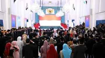 Presiden Prabowo Subianto menganugerahkan gelar Pahlawan Nasional kepada sepuluh tokoh dari berbagai daerah dalam sebuah upacara khidmat yang digelar di Istana Negara, Jakarta, pada Senin, 10 November 2025. Foto: BPMI Setpres/Kris
