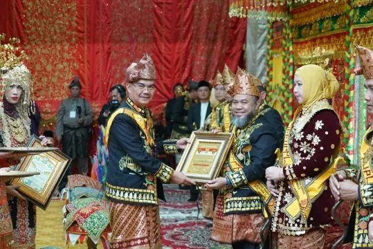 Sembilan Tokoh Bengkulu Dianugerahi Gelar Adat, Gubernur Termasuk