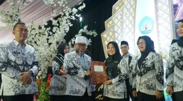 Persatuan Guru dapat Bantuan dari Helmi Hasan