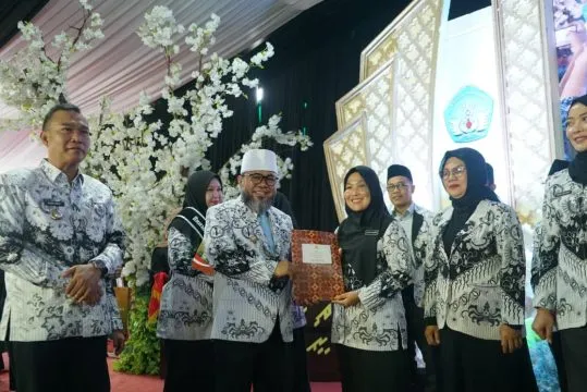 Persatuan Guru dapat Bantuan dari Helmi Hasan