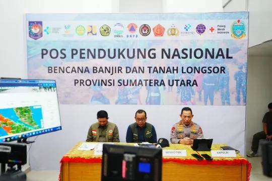 Kapolri Pastikan Personel dan Logistik Dikerahkan Hingga ke Wilayah Terisolir di Sumatera