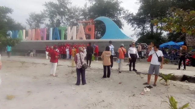 Patroli Dialogis Subdit Wisata Polda Bengkulu Jaga Keamanan Wisatawan di Pantai Panjang