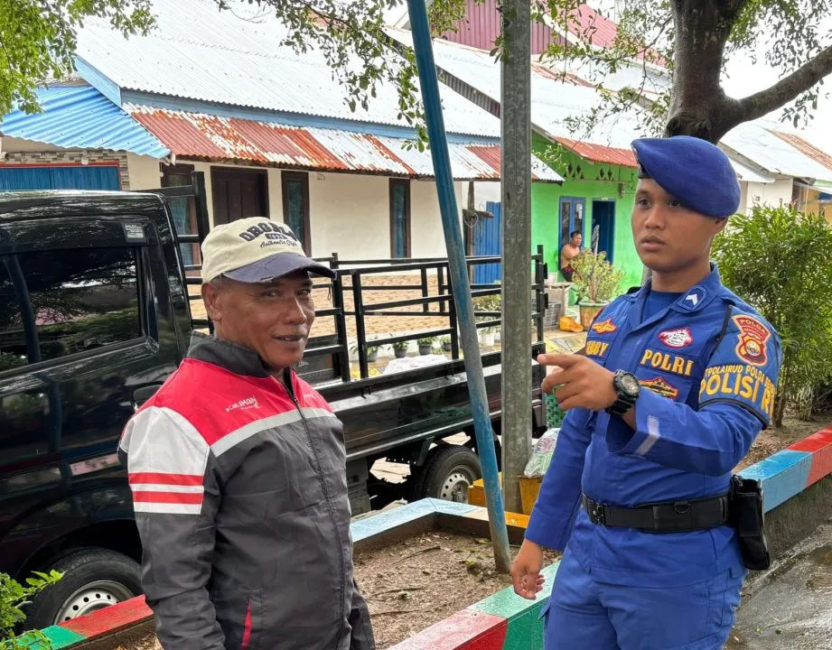 Polisi RW Polairud Bengkulu Sosialisasi Cuaca Buruk ke Warga Kampung Bahari