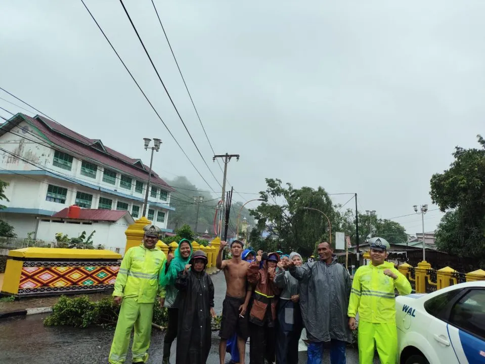 Polri Kerahkan 135 Personel untuk Operasi Kemanusiaan Bencana Alam di Sumatera Utara