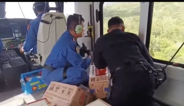Polri Lanjutkan Distribusi Bantuan Bencana Banjir dengan Airdrop ke Taput dan Tapteng