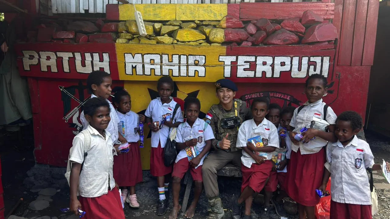 Satgas Ops Damai Cartenz Adakan Edukasi dan Hiburan untuk Anak-Anak di Puncak Jaya