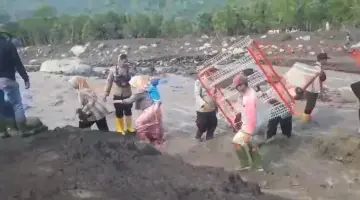 395 Warga Mengungsi, Polri Bantu Selamatkan Harta Benda dari Lahar Semeru