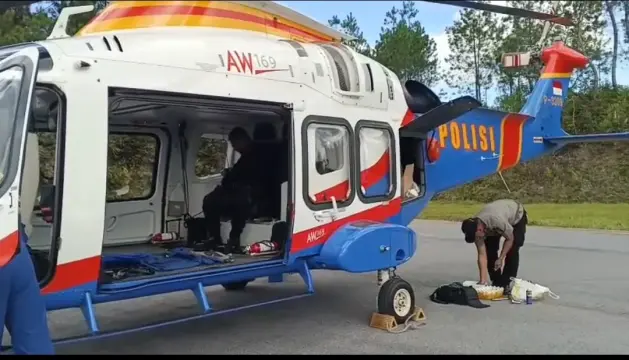 Wilayah Terisolasi Dijangkau dari Udara, Polri Lakukan Airdrop Bantuan ke Sumut, Sumbar, dan Aceh