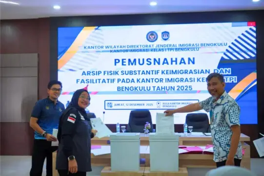 Kanim Bengkulu dan Kanwil Ditjen Imigrasi Musnahkan 3.283 Arsip Fisik Substantif Keimigrasian