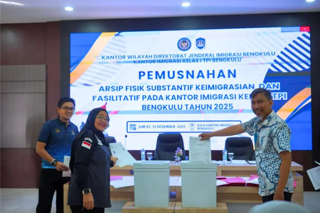 Kanim Bengkulu dan Kanwil Ditjen Imigrasi Musnahkan 3.283 Arsip Fisik Substantif Keimigrasian