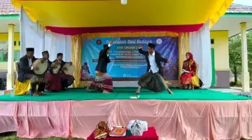 Seni tradisional ditampilkan dalam pagelaran seni budaya Desa Tanjung Baru, Kecamatan Maje, Kabupaten Kaur