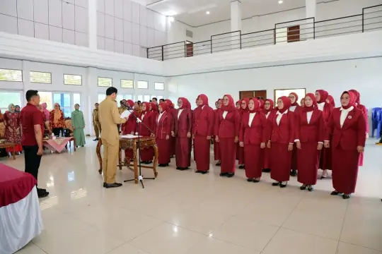 Bupati Kaur, Gusril Pausi, S.Sos., MAP secara resmi melantik Pengurus Gabungan Organisasi Wanita (GOW) Kabupaten Kaur periode 2025–2030