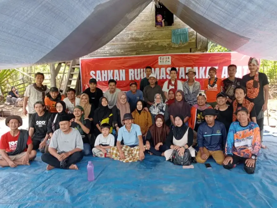Menurut AMAN, konflik yang kerap bersentuhan dengan klaim kawasan hutan negara berakar dari praktik tata kelola yang tidak transparan sejak awal.