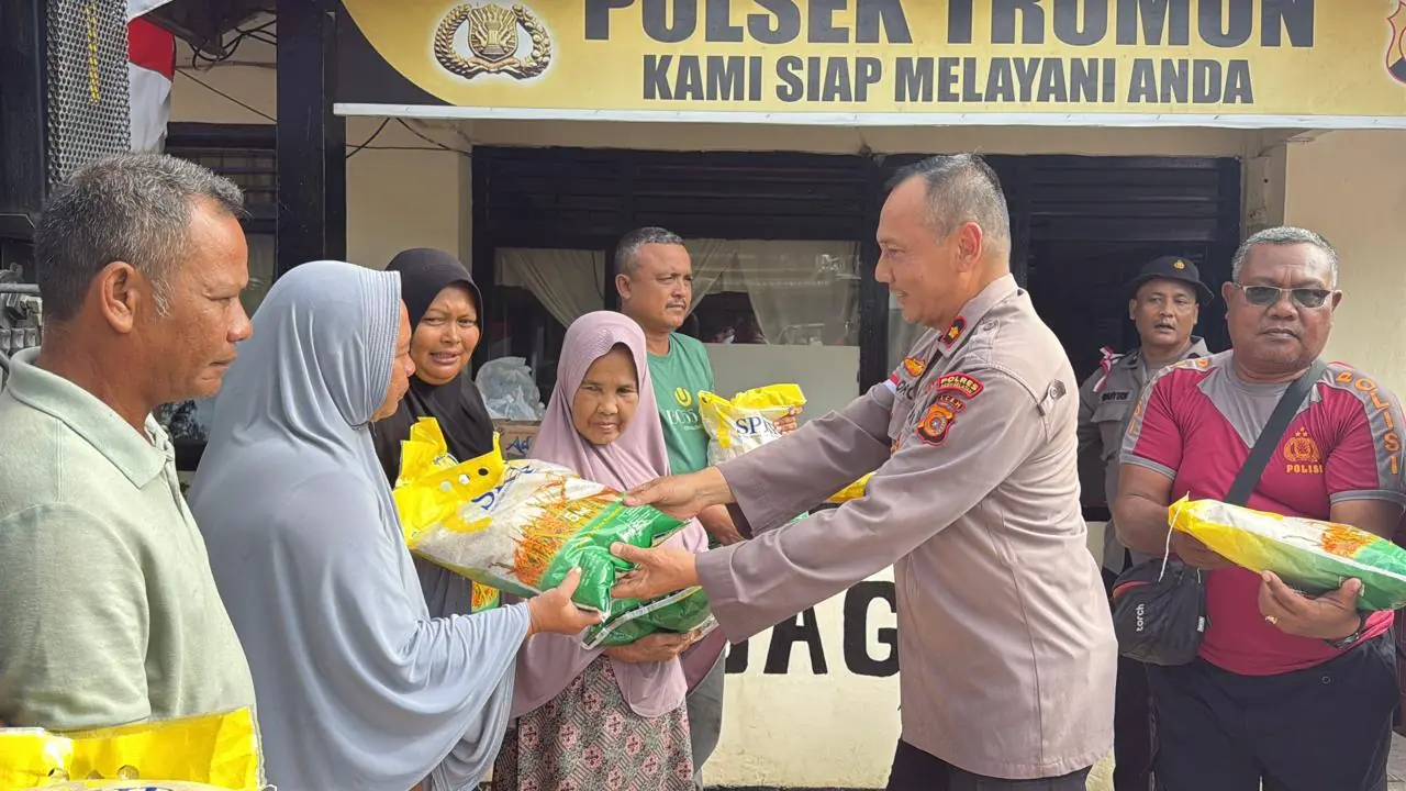 Kapolres Aceh Selatan Salurkan Bantuan untuk Warga Terdampak Banjir di Trumon
