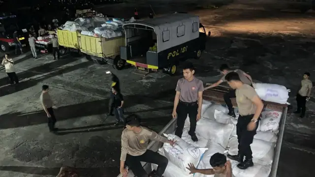 KP Wisanggeni-8005 Berangkatkan 8 Ton Bantuan Kemanusiaan dari Sabang ke Wilayah Bencana