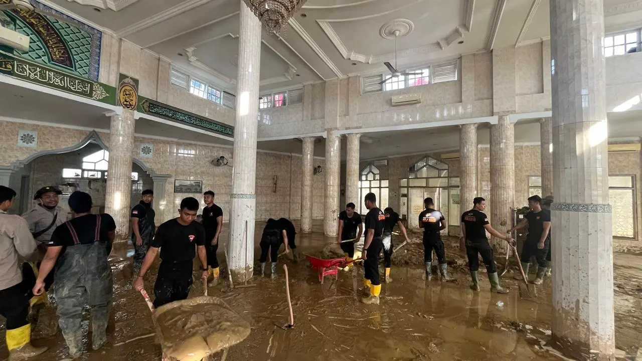 Masjid Syuhada Aceh Tamiang Kembali Digunakan Usai Dibersihkan Pasca Bencana