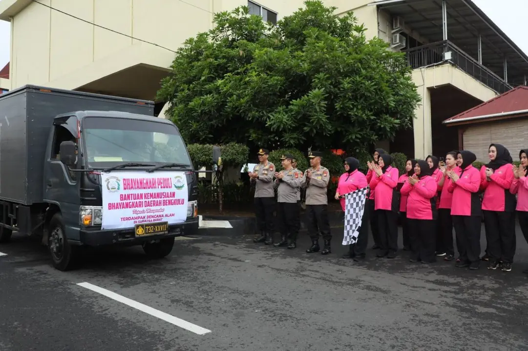 Polda dan Bhayangkari Bengkulu Salurkan Bantuan ke Sumatera Barat