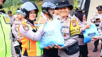 Polda Sumbar Salurkan 200 Paket Bantuan ke Warga Terdampak Bencana Kota Padang