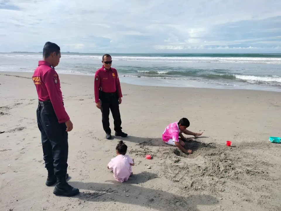 Polisi Patroli di Pantai Panjang, Pengunjung Diimbau Waspada