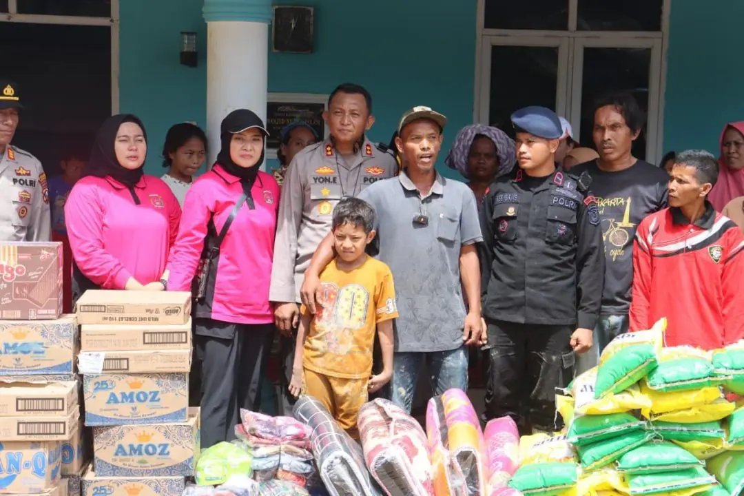 Polres Tapanuli Selatan Salurkan Bantuan untuk Warga Terdampak Bencana di Reniate