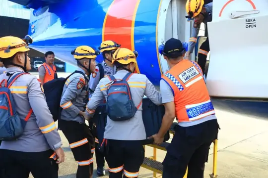 Polri Kembali Kirim 3,8 Ton Logistik Operasional di Hari Ketiga, Lengkap dengan Perlengkapan K9 dan Tenda Taktis
