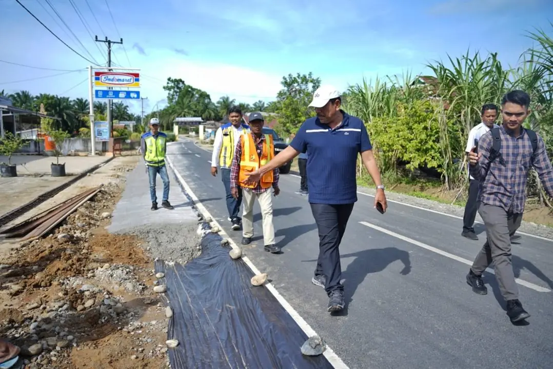 Wagub Mian Tinjau Progres Jalan di Marga Sakti Sebelat