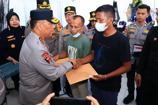 Wakapolri Tinjau Posko Antemortem Dvi Pasca Bencana di Sumatera Barat