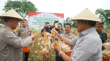 Polri dan Pemprov Bengkulu Panen Jagung Serentak