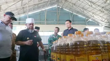 Gubernur Bengkulu Tinjau Produksi Minyak Goreng Bumi Merah Putih