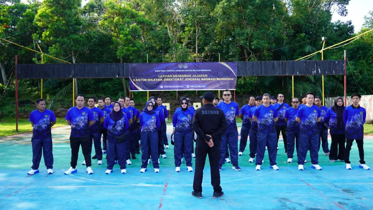 Jajaran Imigrasi Bengkulu dan Kanwil Ikuti Latihan Menembak bersama Brimob