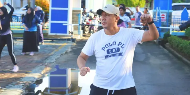 Kepala Kantor Hadir Lebih Awal dan Pimpin Pemanasan, Kantor Imigrasi Bengkulu Gelar Senam Pagi Bersama