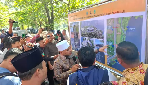 Penyerahan lokasi pekerjaan penataan kawasan yang berlangsung pada Kamis (11/6).