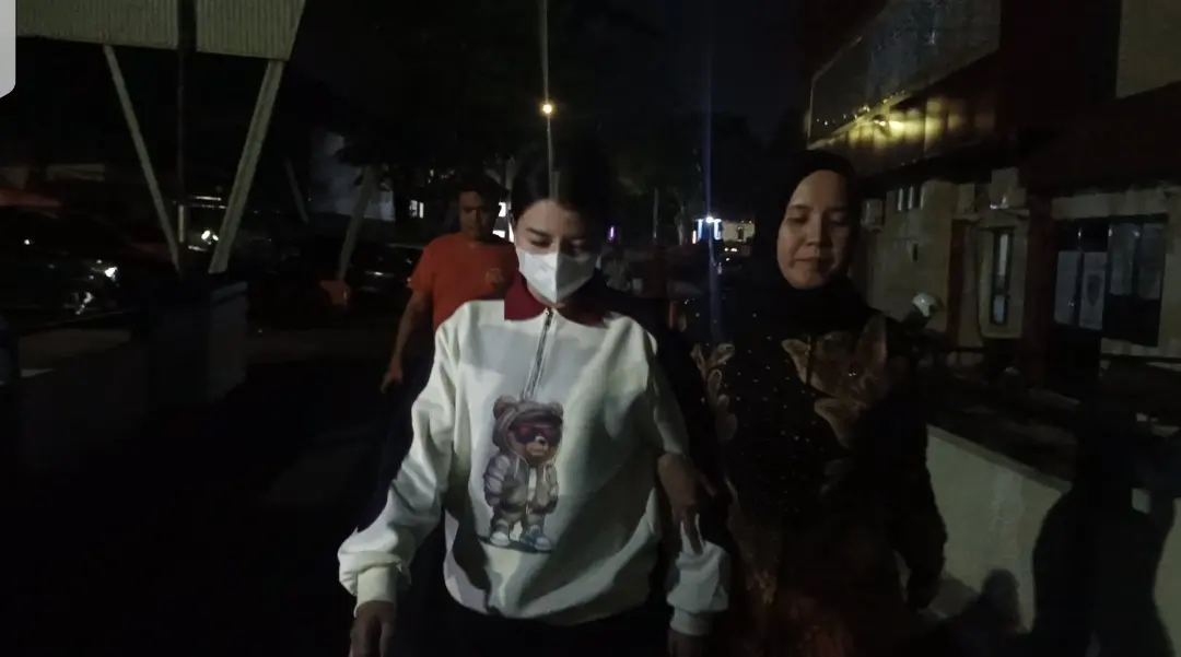 Usai Diperiksa, Yeyen Terlihat Berada di Ruang Tahanan Polda Bengkulu, Kuasa Hukum: Utamakan Pengembalian Uang Korban