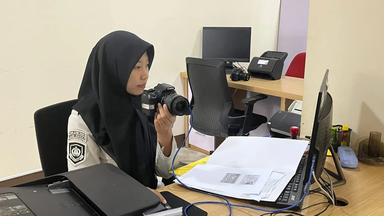 Waspada Love Scamming Antarnegara, Teliti Sebelum Membuat Paspor