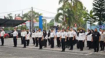 Apel Pagi, Imigrasi Bengkulu Berikan Penghargaan bagi Pegawai dan Outsourcing Teladan