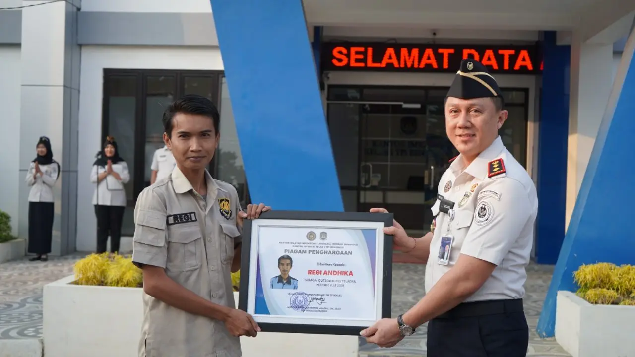 Apel Pagi Jadi Momentum Penguatan Disiplin dan Apresiasi Pegawai Berprestasi di Kantor Imigrasi Bengkulu