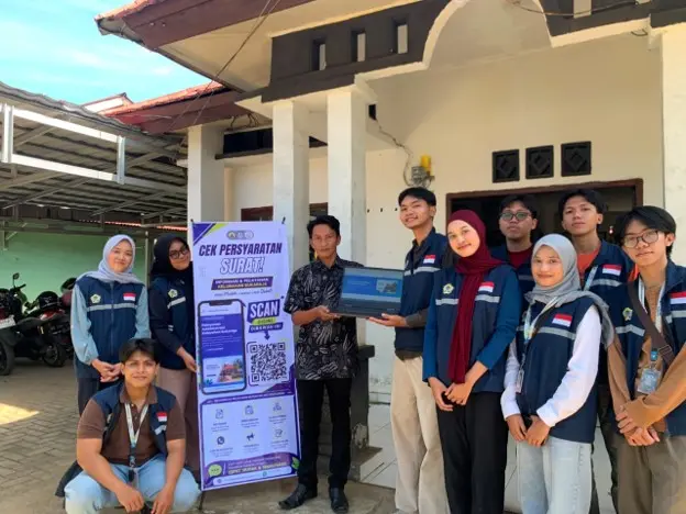 “Cukup Scan!” Inovasi E-SAKTI KKN Kelompok 15 UNIB Permudah Akses Administrasi Warga Sukaraja